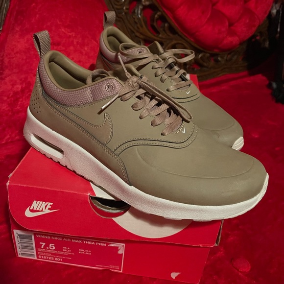 Nike Thea Desert Camo Sneakers with Box - Picture 2 of 6